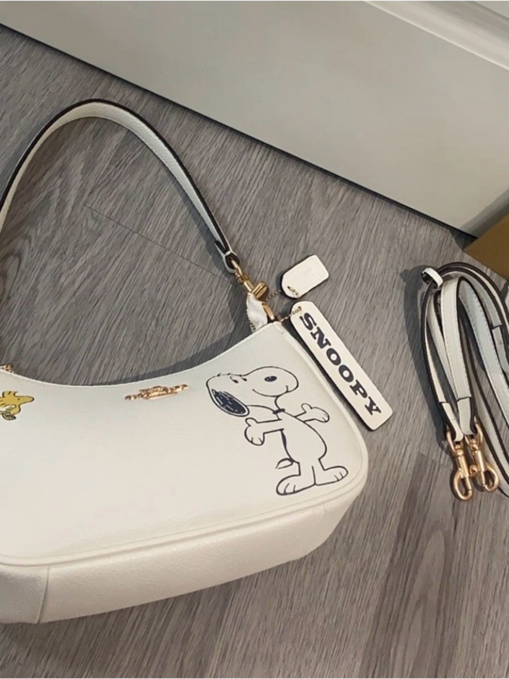 Coach White Leather Snoopy Shoulder Bag with Gold Hardware - Picture 2 of 7